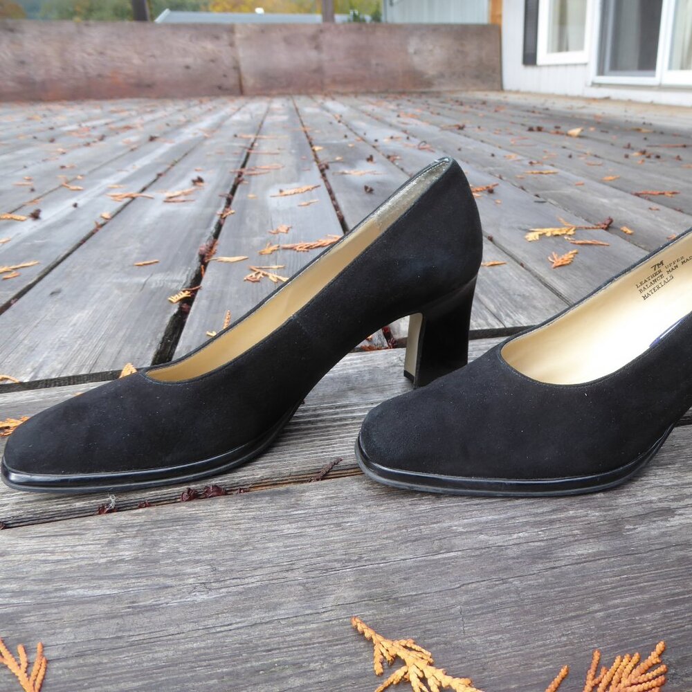 Classic Black Suede Pump, Size 7